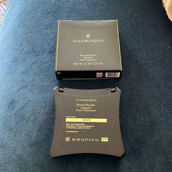 ILLAMASQUA Beyond Powder Highlighter in DAZE - BRAND NEW - Picture 4 of 4
